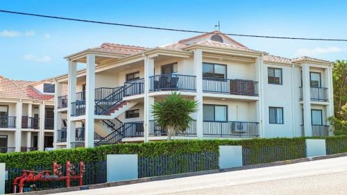 213 South Pacific Apartments