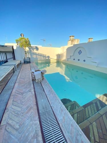 CASA PALACIO SXVIII CON PISCINA en centro historico de SEVILLA