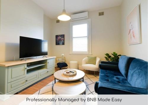 Hope St Cottage I Historic Haven Mountain Views