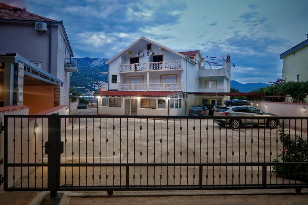 Apartments Maxi Katic