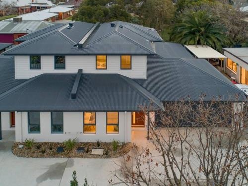 Merchant's Court Quiet And Central 3 Bedroom Townhouse