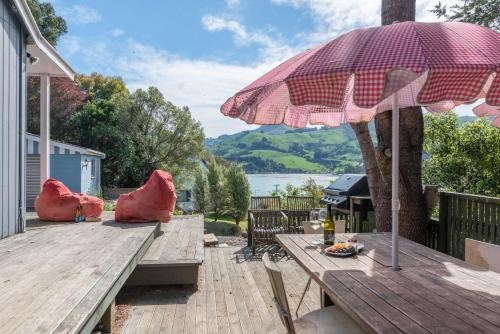 Little Hill Top Hilton - Akaroa Holiday Home