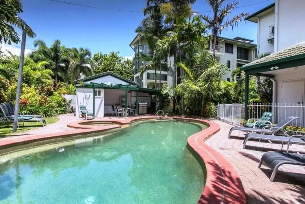 The Beach House 3BR Waterfront Apartment Own WIFI