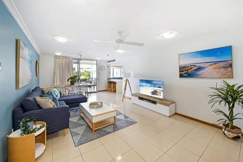 Central Coolum Penthouse with Rooftop Terrace
