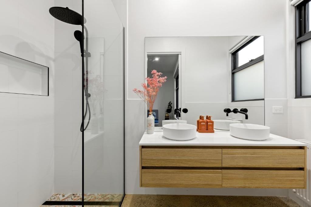 Sensational 4 Bedroom House Free Parking Free WIFI