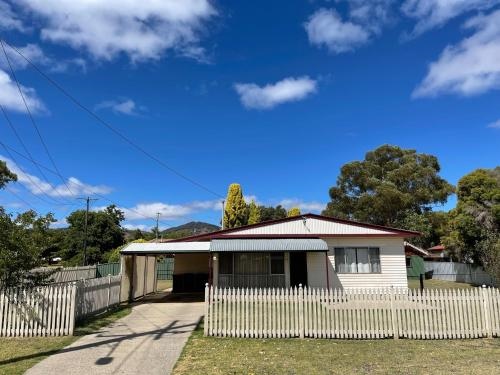 Comfortable 2 Bedroom home in Mudgee Rest Easy Mudgee
