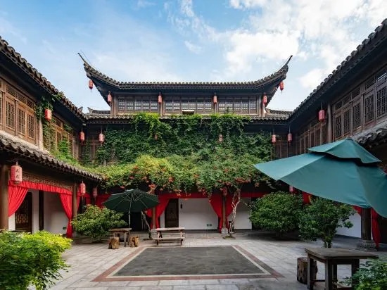 The Courtyard of Family Hua