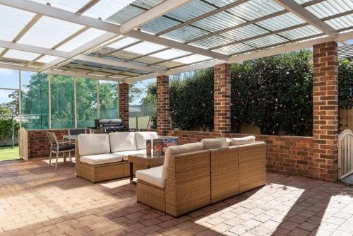 Entertaining Home In Convenient Location