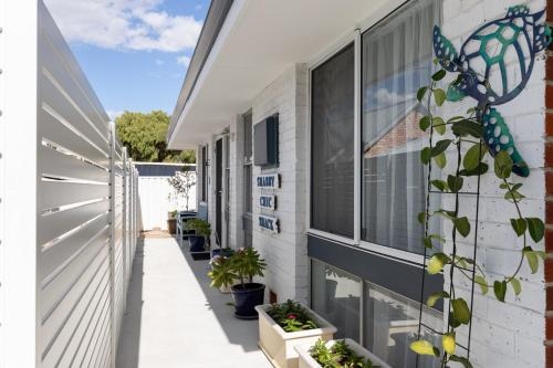 Shabby Chic Shack 2 bedroom Beach Cottage