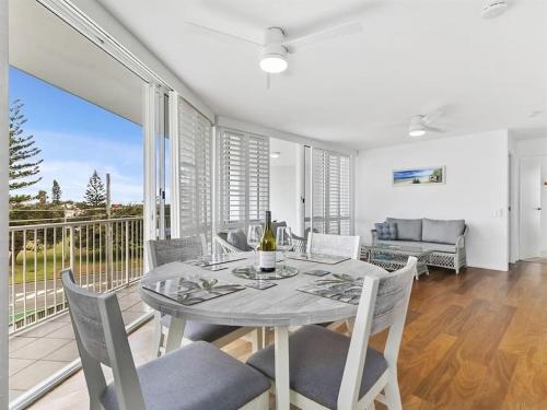 Kawana Beachside Getaway 1 Bedroom Apartment