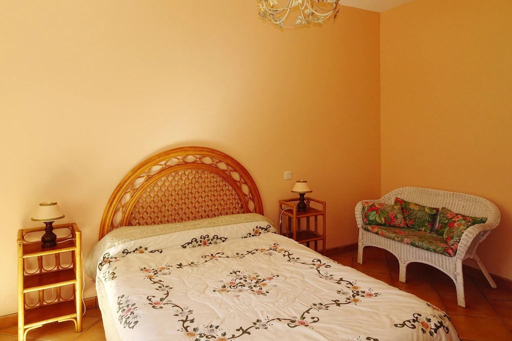 Semi-detached House on a Vineyard, Talais