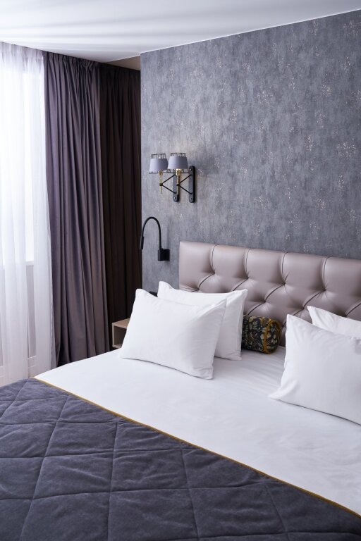 Yugor, Gostinitsa, OOO