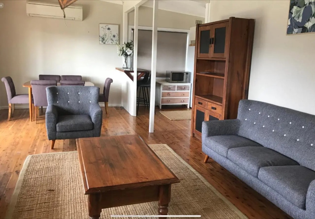 3 Bedroom Lakeview Cottage with Drying Bike Room