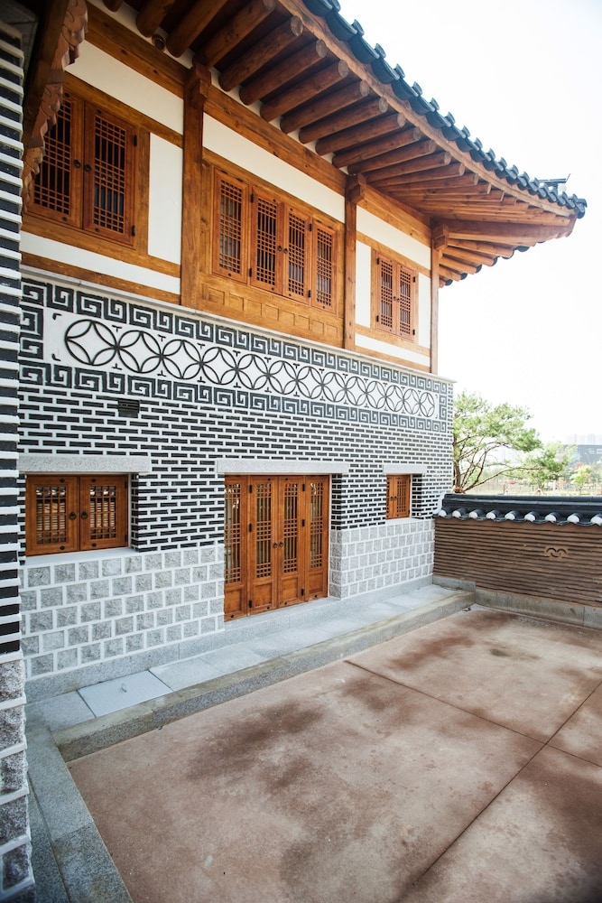 Gyeongwonjae By Walkerhill