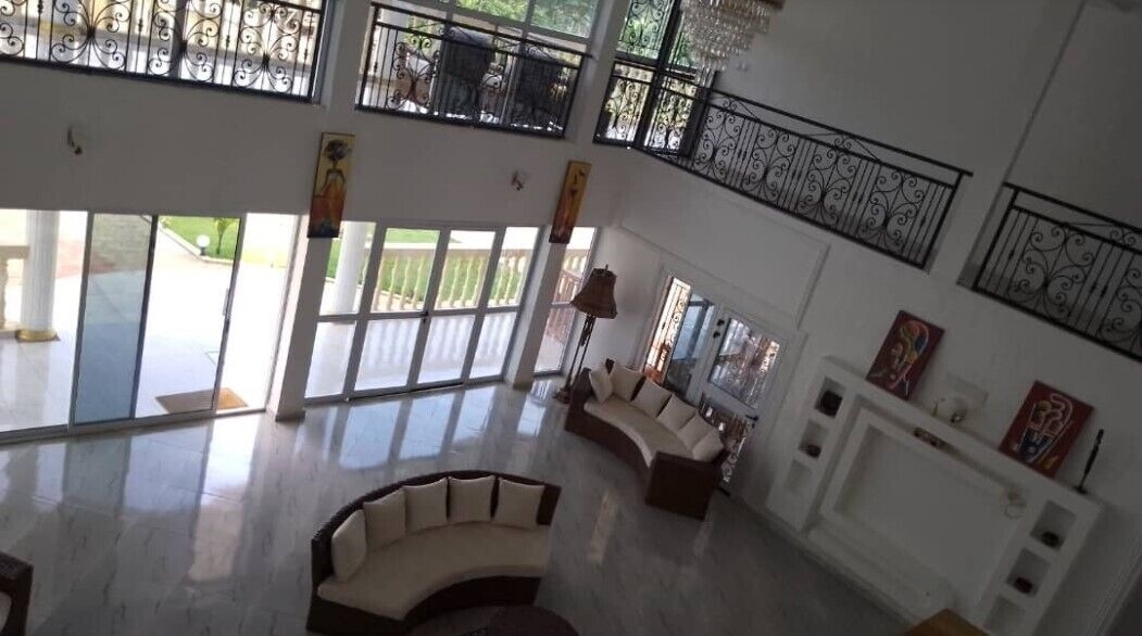 Chateau Mbeka'a Paris