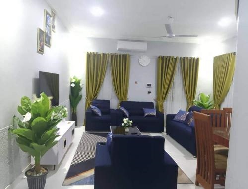3 Bed Flat - Sleeps 6 - Parking - Wifi