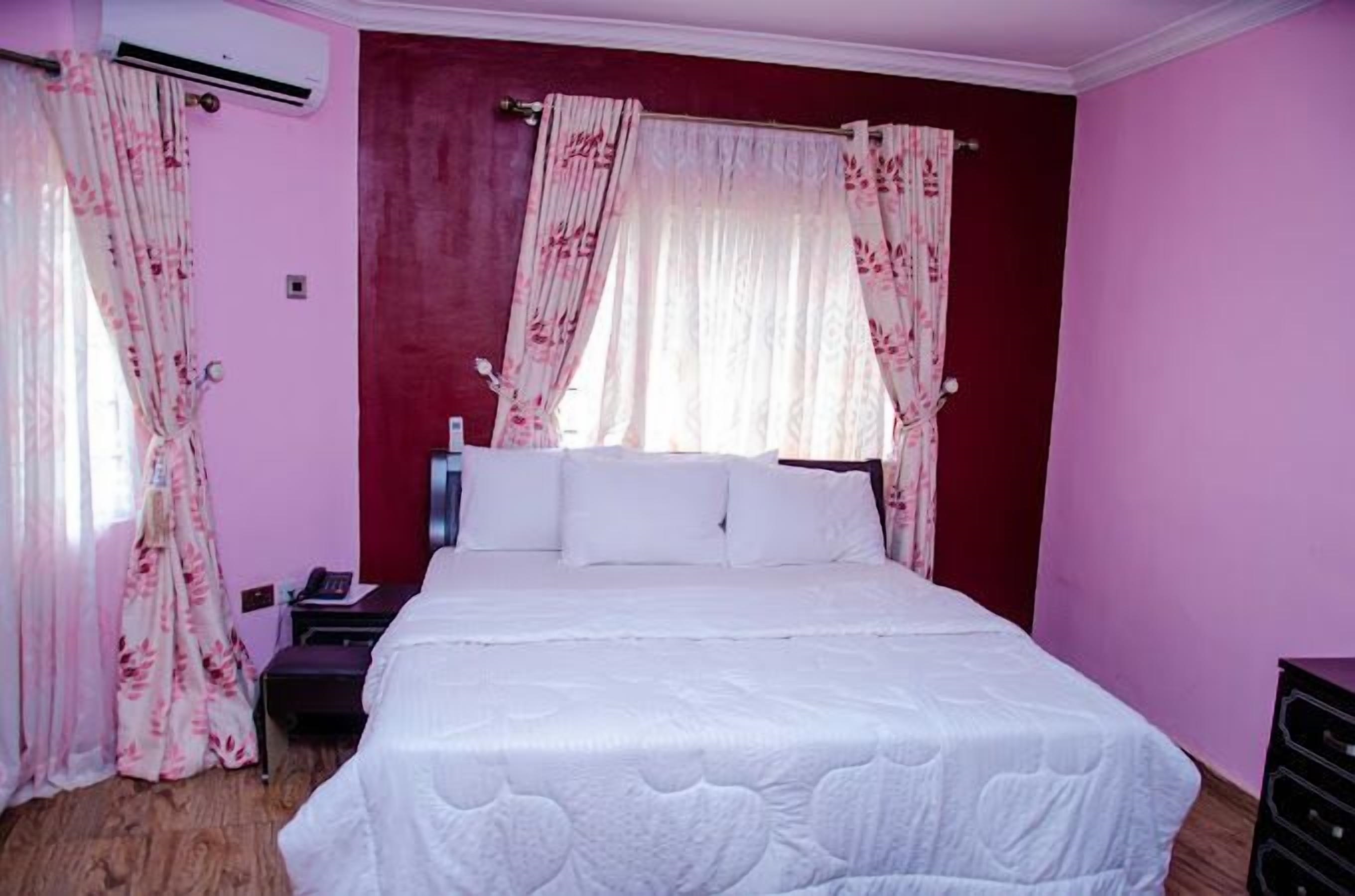 Hill Crest Apartments