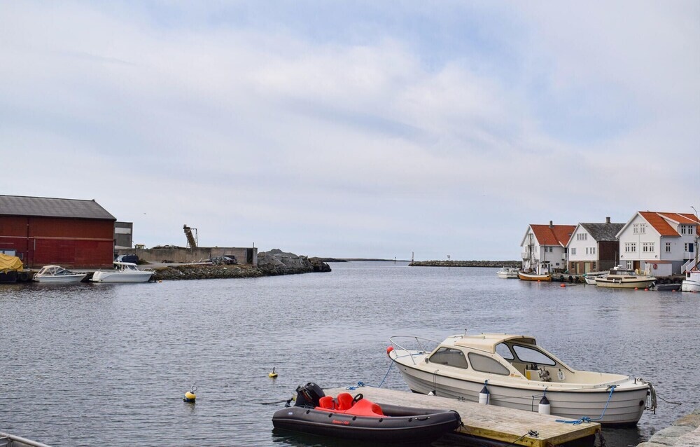 Nice Apartment in S-4275 S?velandsvik With 2 Bedrooms and Wifi