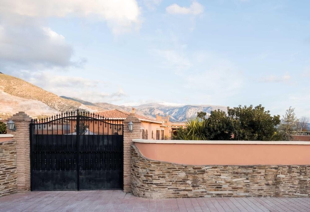 Villa With 2 Bedrooms In Padul, With Wonderful Mountain View, Private Pool, Furnished Terrace - 40 Km From The Slopes