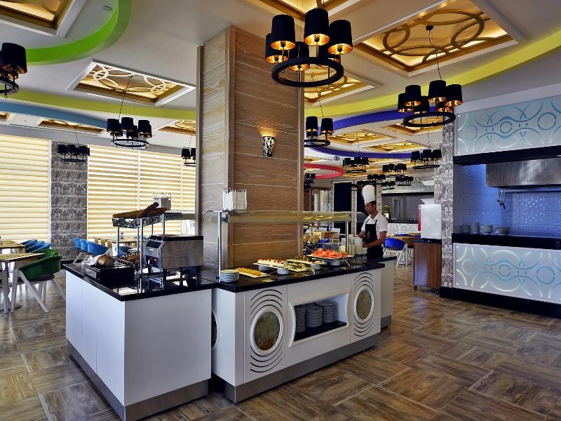 Azura Deluxe Resort & Spa