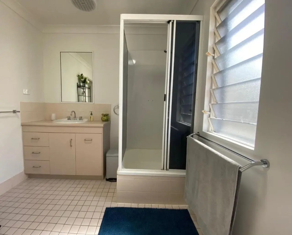 TOWNHOUSE 5 min walk to BEACH, SHOPS & STRAND