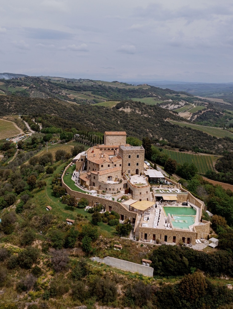 Castello Di Velona Resort Thermal Spa & Winery