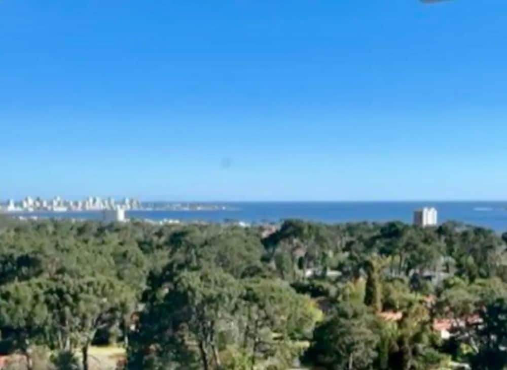 2 bed apartment Ocean Drive Country Bldg