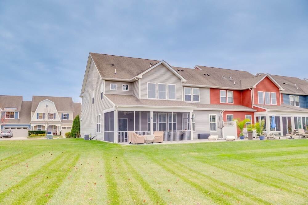Shuttle to Beach: Millville Townhome w/ Porch