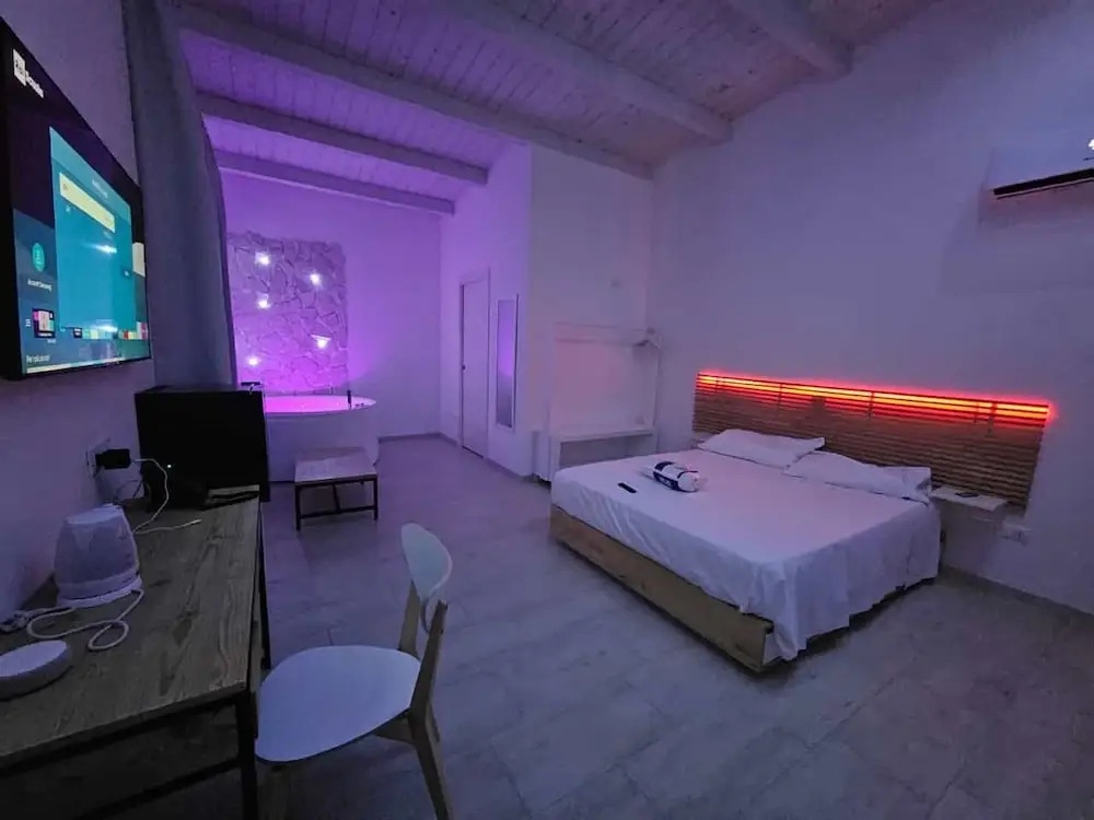 Luxury pool Suites - Citta Bianca