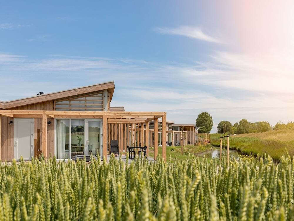 Detached Luxurious Lodge With Washingmachine, Near The Beach