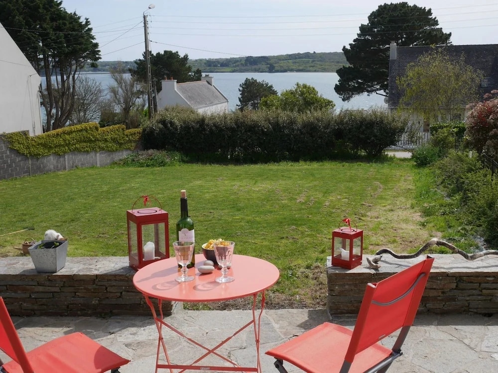 Holiday Home With sea Views, Roscanvel