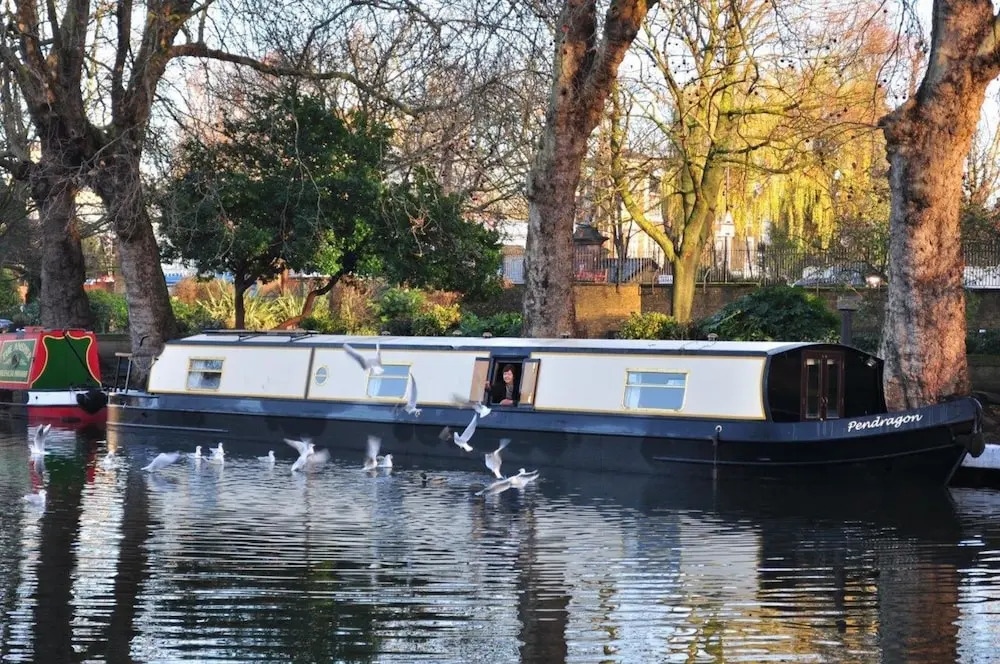Idyllic Houseboat - Sleeps Six
