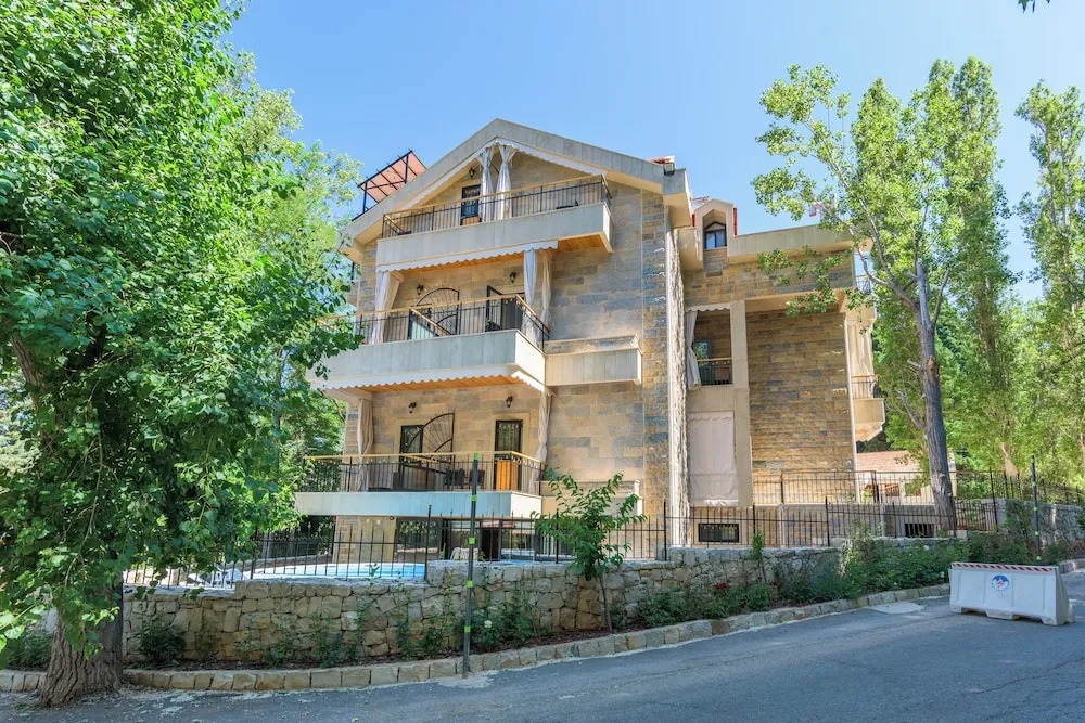 Pearl of Faqra Studios & Apartments