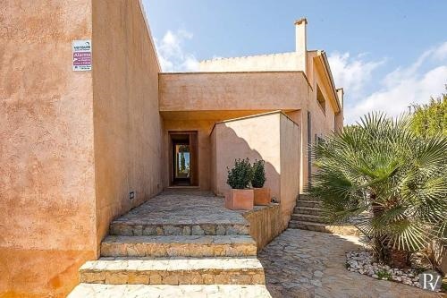 Casa Vinas - Fabulous Chalet With Pool and Close to the Beach. Free Wifi