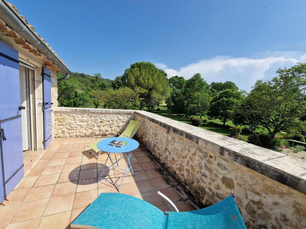 Charming Stone House With Terrace and Garden, Lussan