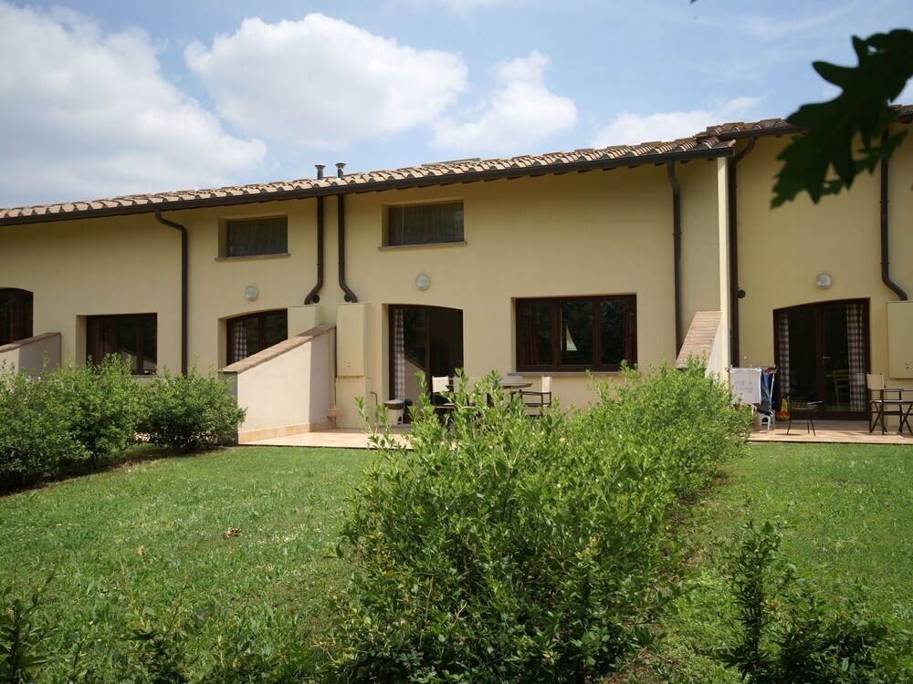 Cozy Apartment With Terrace In Tuscany