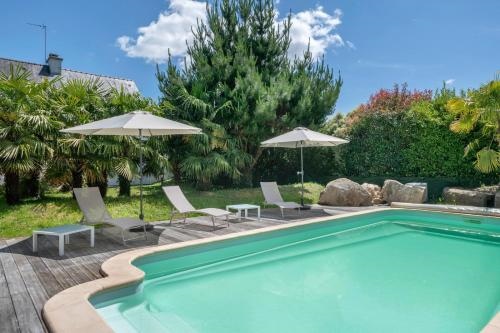 Vacances detente dans cette maison avec piscine a Crach