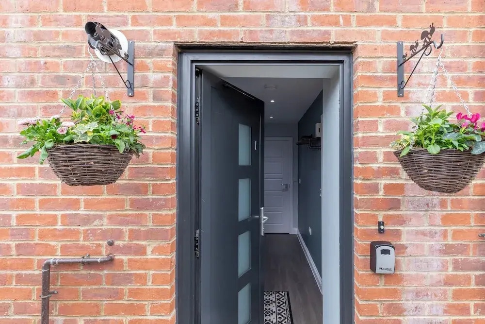 Elliot Oliver- Charming 1 Bed Apartment