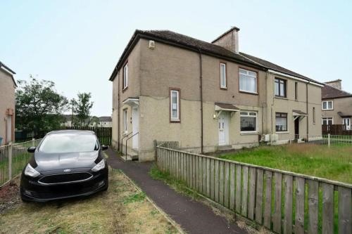 2-bed Flat, Wishaw, Free Parking, Family-friendly