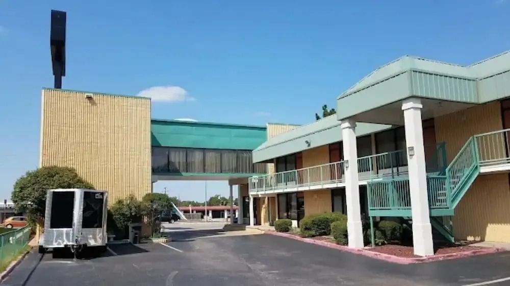 Executive Inn - Lawton