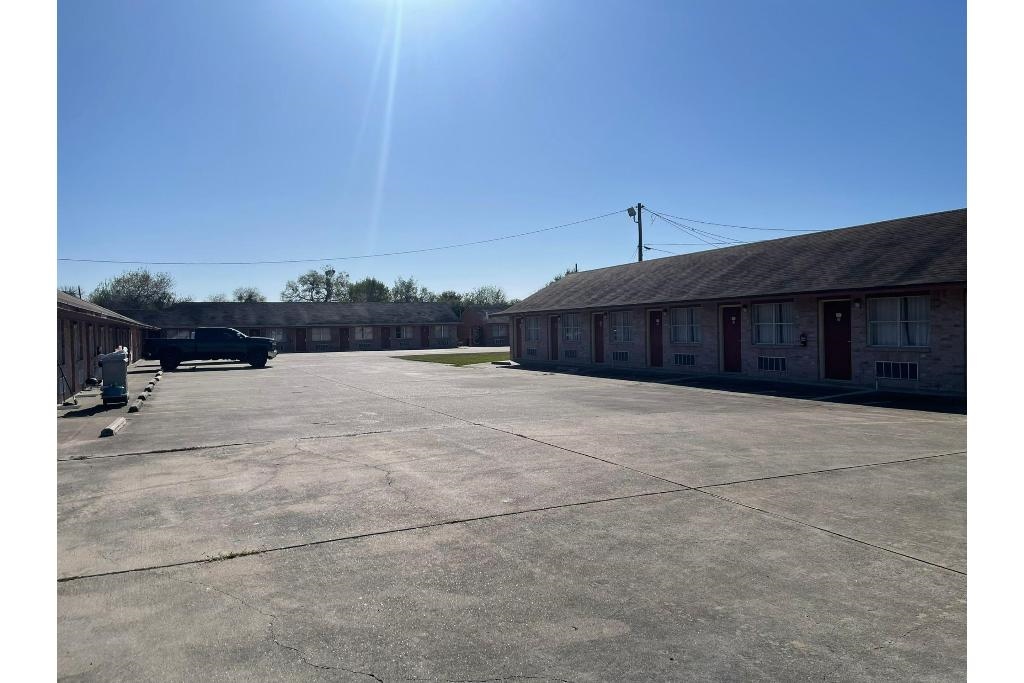 Lakeside Inn & Suites