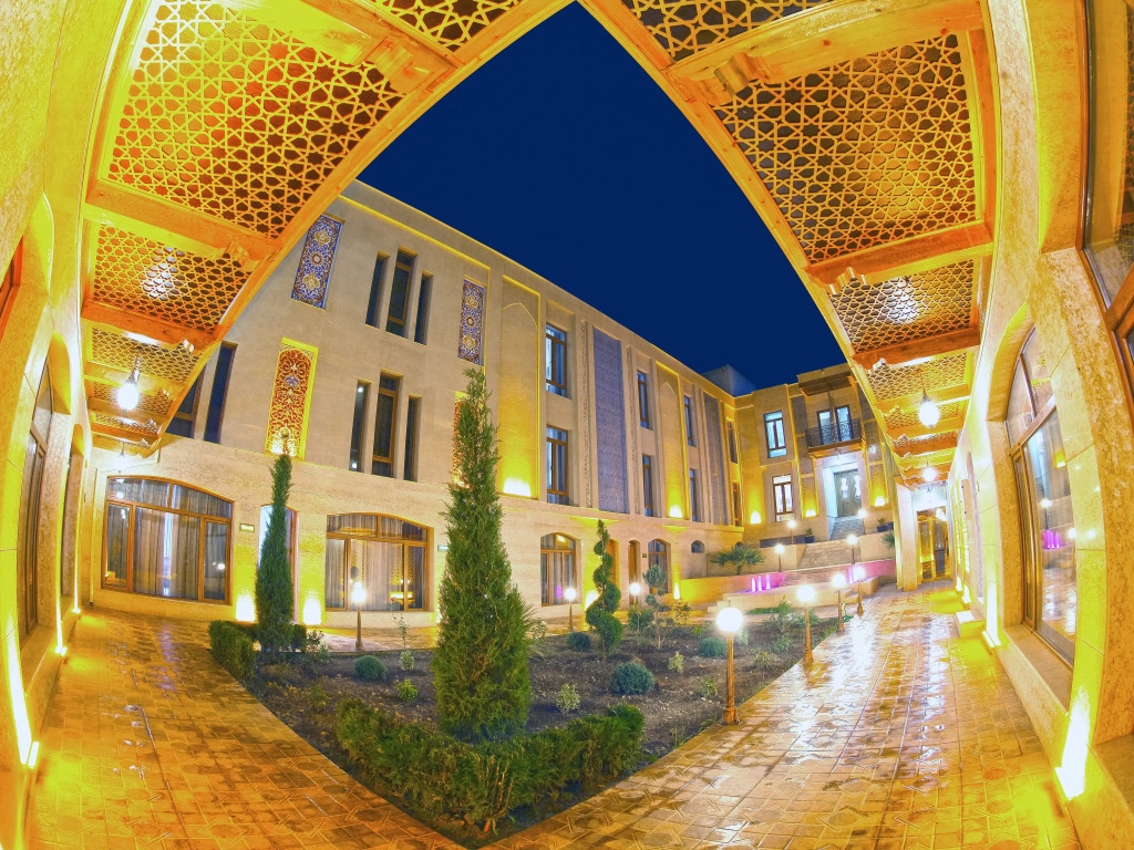 Caravan Plaza