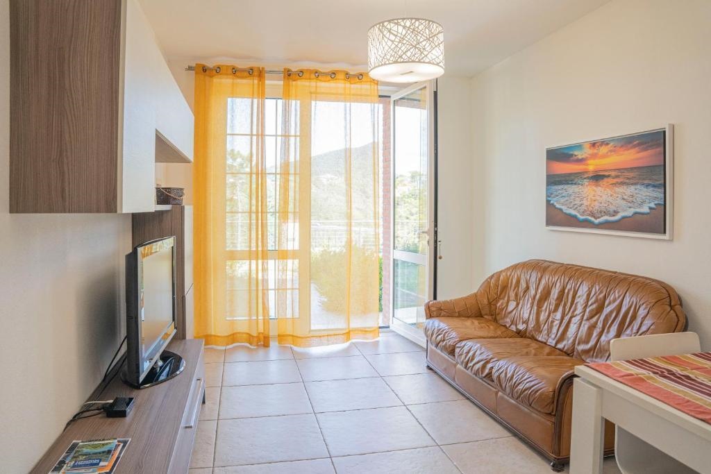 066 - VILLA LETIZIA, Elegante 3 PISCINA e Natura, 10 minuti da MARE e SPIAGGIE