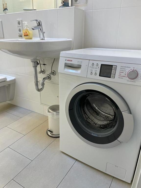 Ferienwohnung im Stadtzentrum von Bernau - Komfortable Wohnung mit 2 Zimmern, Bad, Spulmaschine, Waschmaschine, komplette Kuche, WLAN, Terrasse, ruhige Lage