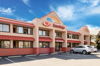 Howard Johnson by Wyndham Malden Boston Area