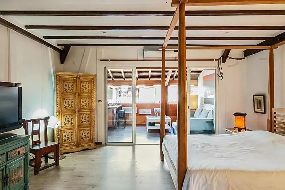 1 Bedroom Condo 04418452 by HomeRez