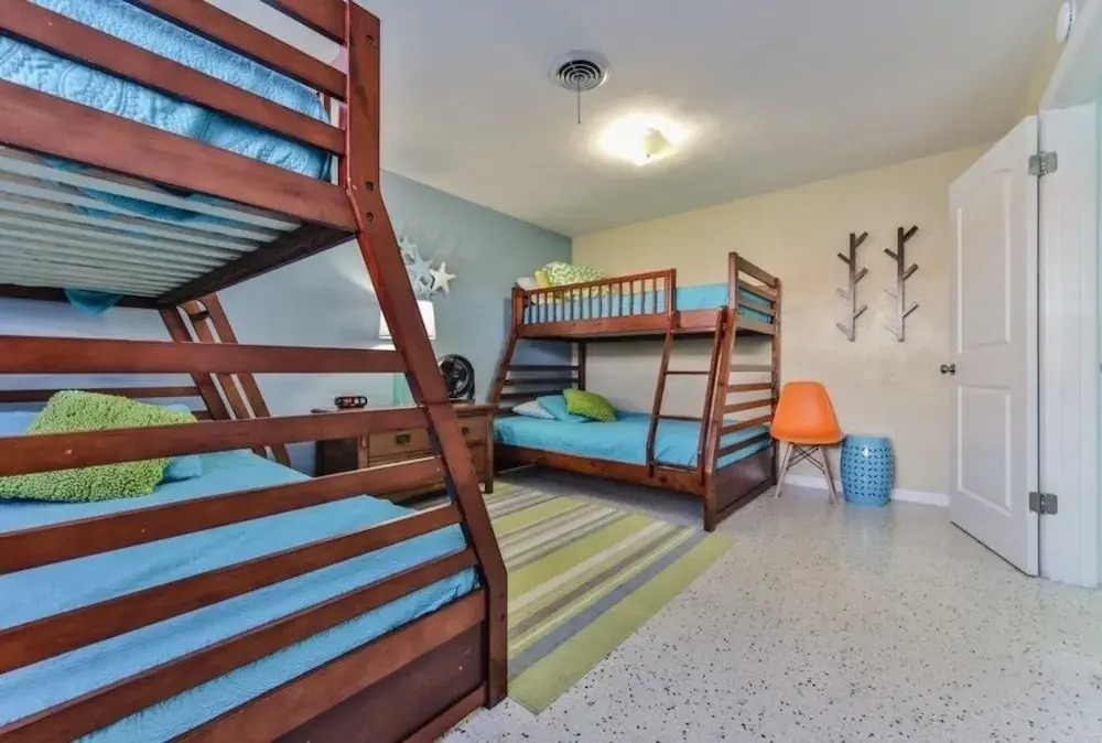 Amazing Pet Friendly 3 Bed House - Heated Pool 3 Bedroom Home by RedAwning