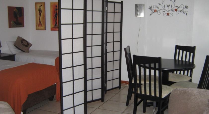 Africa Whispers Country House & Cafe