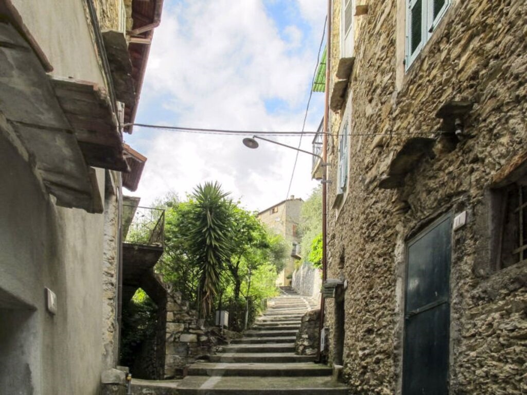 House Claudio Collabassa