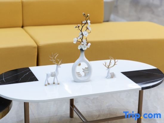 Yeste International Hotel (Fangchenggang Taohuawan Square)